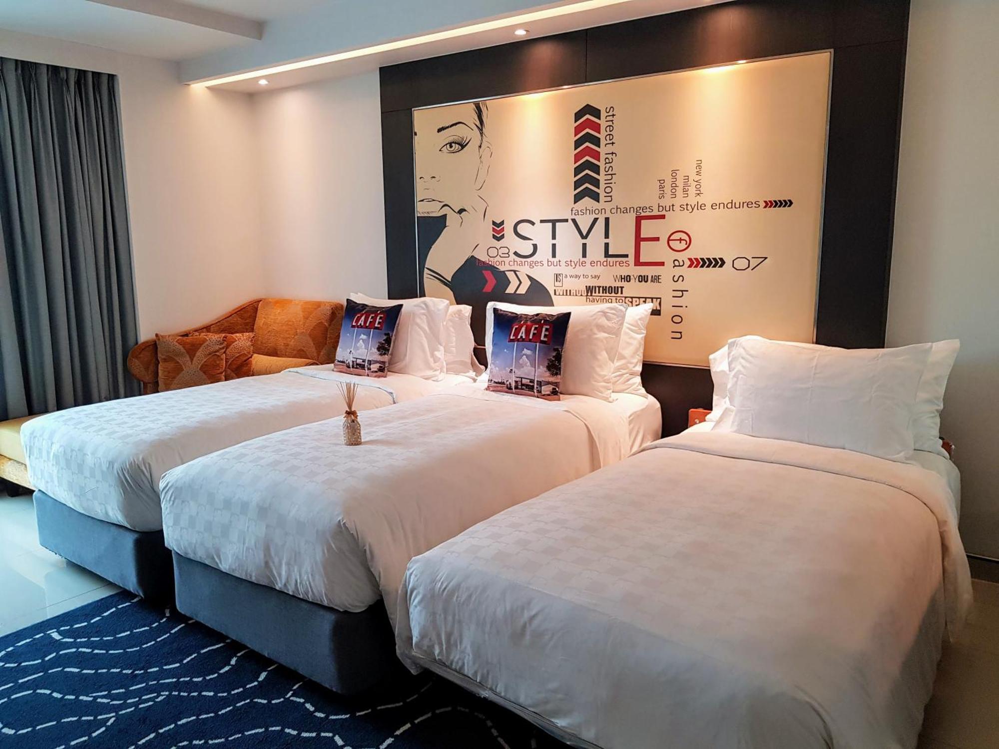 Hotel Clover Asoke - Sha Extra Plus Bangkok Esterno foto